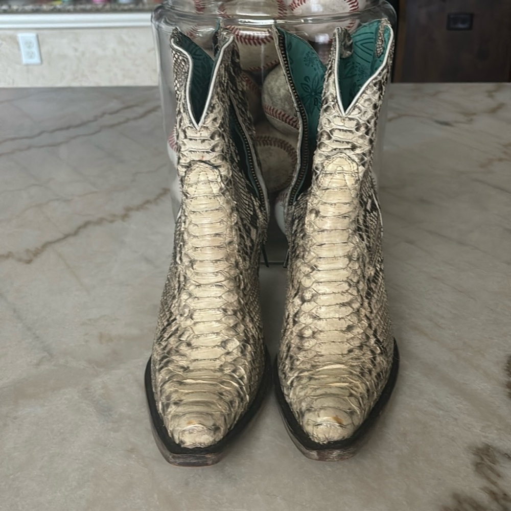 Coral short boots